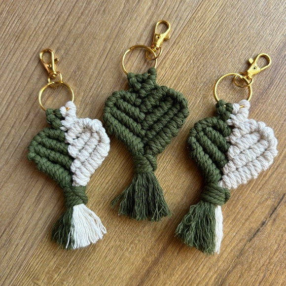 Macrame Heat Keychains 💜 - Picture 9 of 11